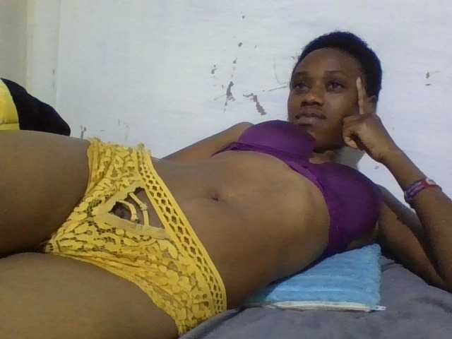 Blackberry83 live cam on BongaCams
