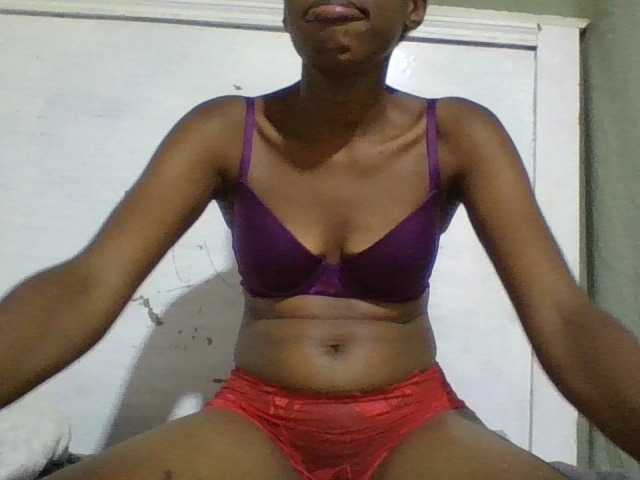 Blackberry83 live cam on BongaCams