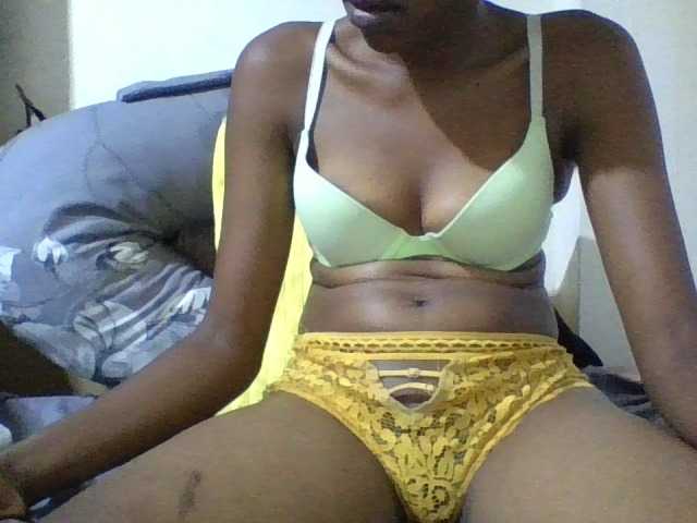 Blackberry83 live cam on BongaCams