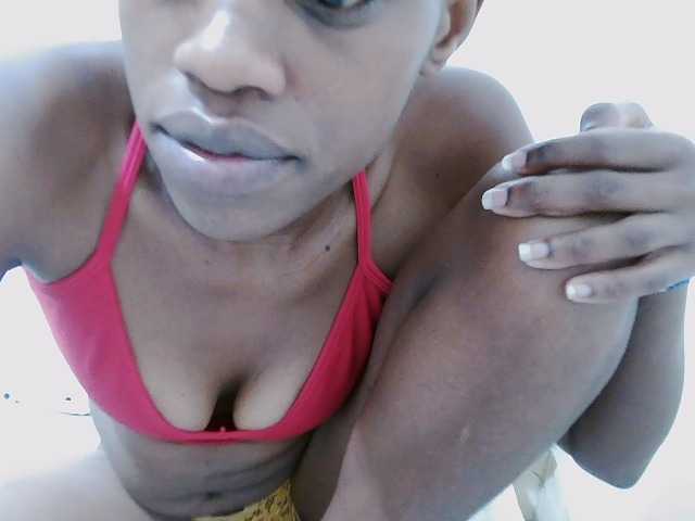 Blackberry83 live cam on BongaCams