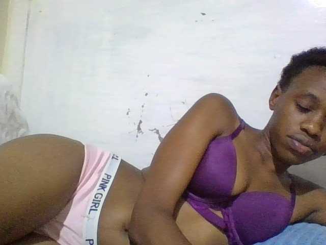 Blackberry83 live cam on BongaCams
