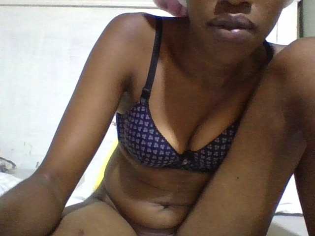 Blackberry83 live cam on BongaCams