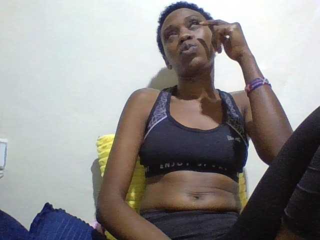 Blackberry83 live cam on BongaCams