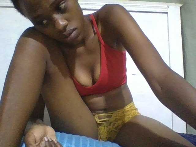 Blackberry83 live cam on BongaCams
