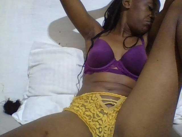 Blackberry83 live cam on BongaCams