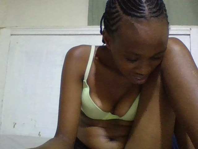 Blackberry83 live cam on BongaCams