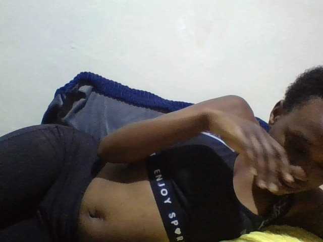 Blackberry83 live cam on BongaCams