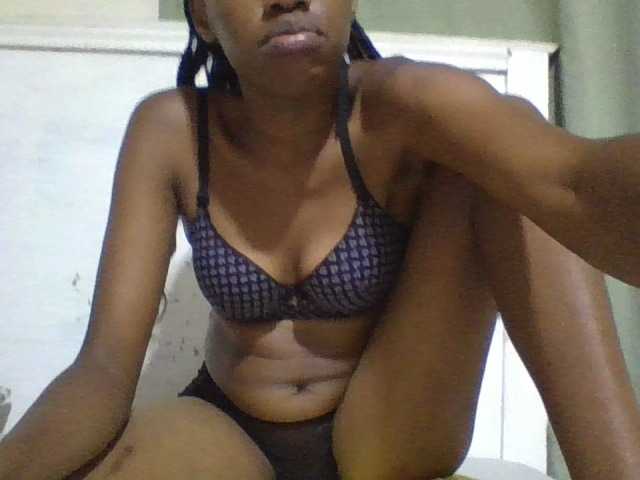 Blackberry83 live cam on BongaCams