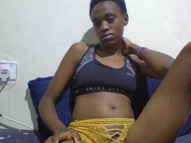 Blackberry83 live cam on BongaCams