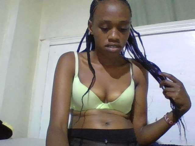 Blackberry83 live cam on BongaCams