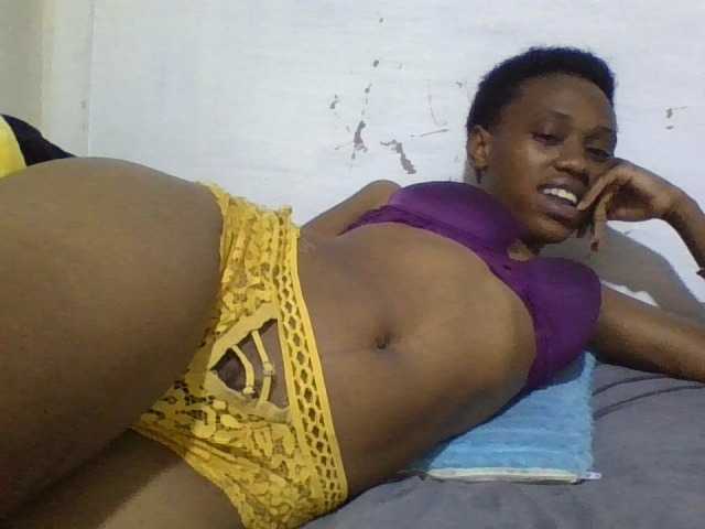 Blackberry83 live cam on BongaCams