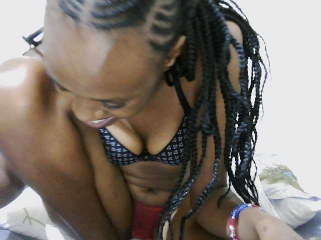 Blackberry83 live cam on BongaCams