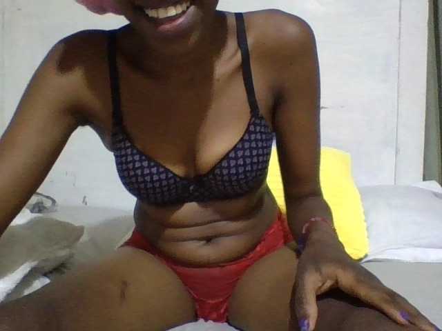 Blackberry83 live cam on BongaCams
