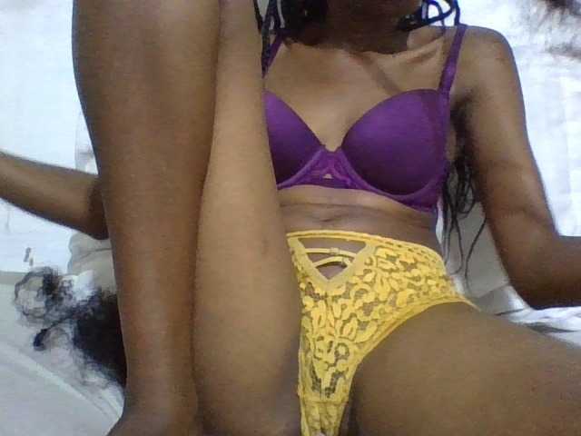 Blackberry83 live cam on BongaCams