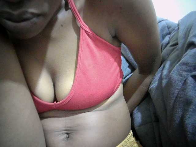 Blackberry83 live cam on BongaCams