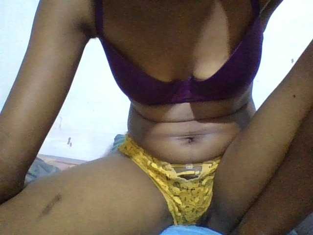 Blackberry83 live cam on BongaCams
