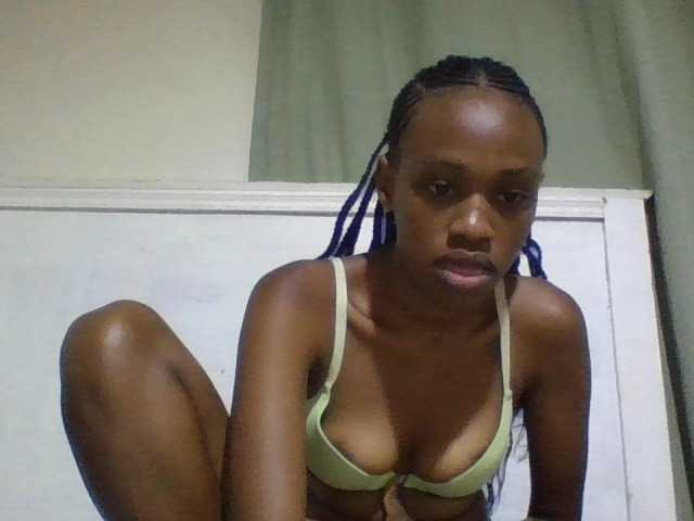 Blackberry83 live cam on BongaCams