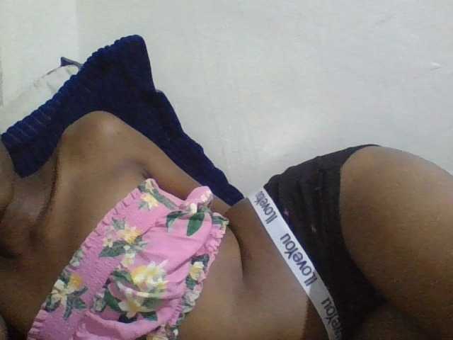 Blackberry83 live cam on BongaCams