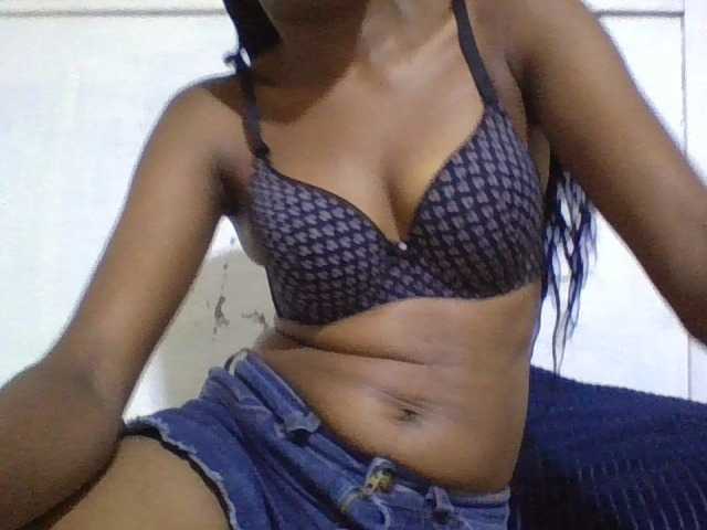 Blackberry83 live cam on BongaCams