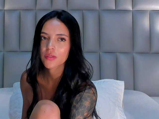 ArianaWest live cam preview
