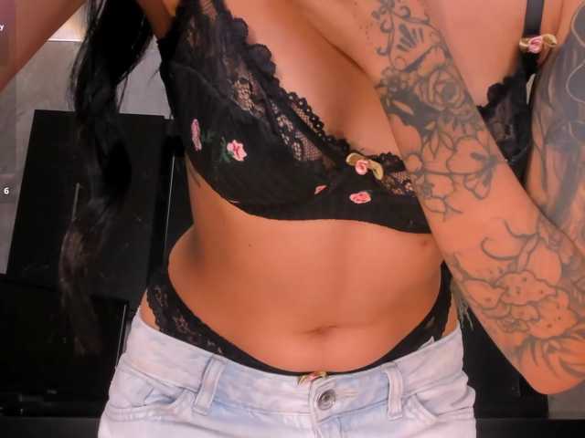 ArianaWest