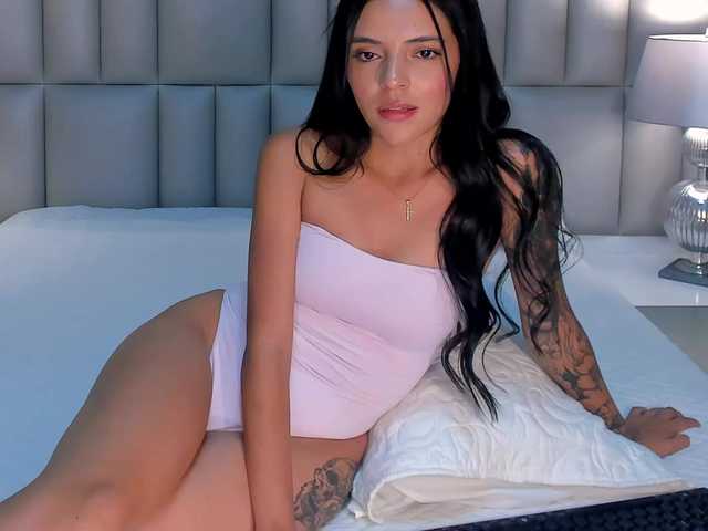 ArianaWest live cam preview