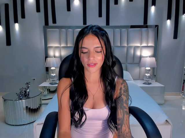 ArianaWest live cam preview