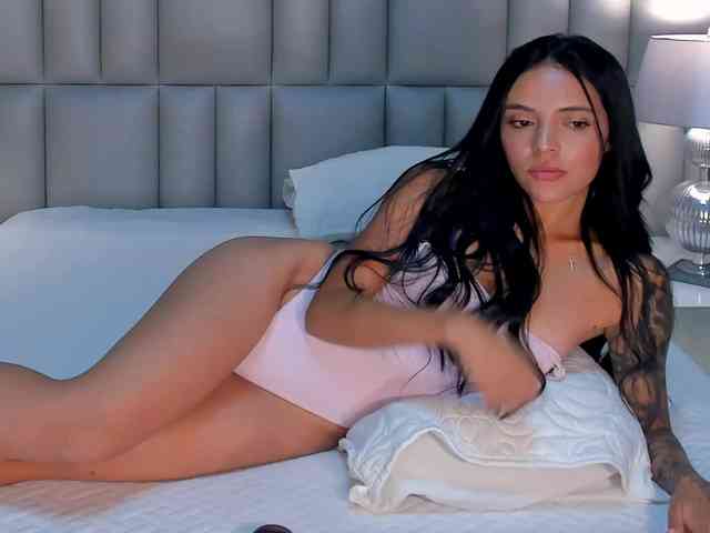 ArianaWest webcam