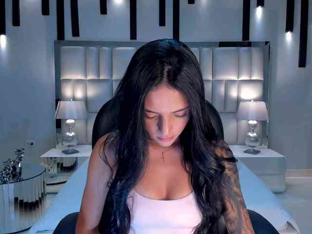 ArianaWest webcam
