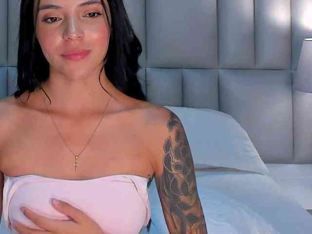 ArianaWest webcam