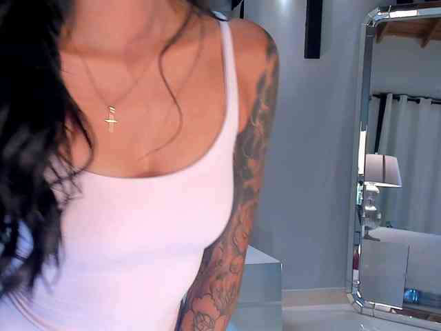 ArianaWest webcam