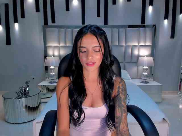 ArianaWest webcam