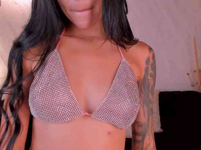 ArianaWest webcam