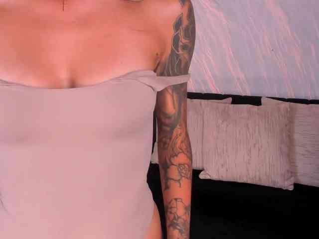 ArianaWest webcam