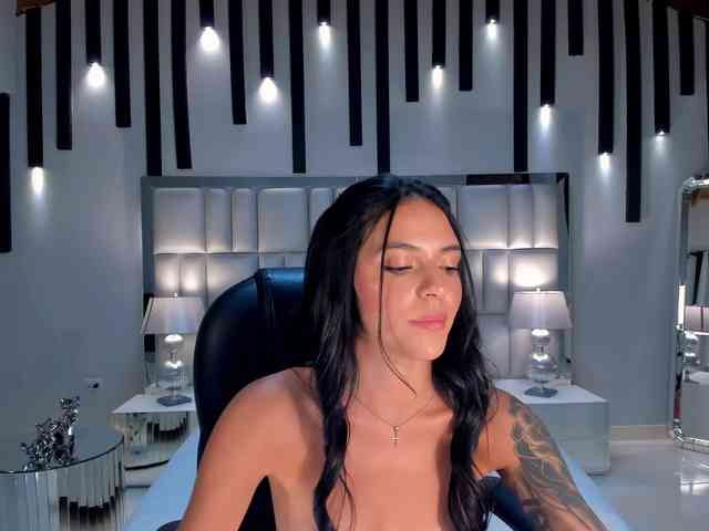 ArianaWest webcam