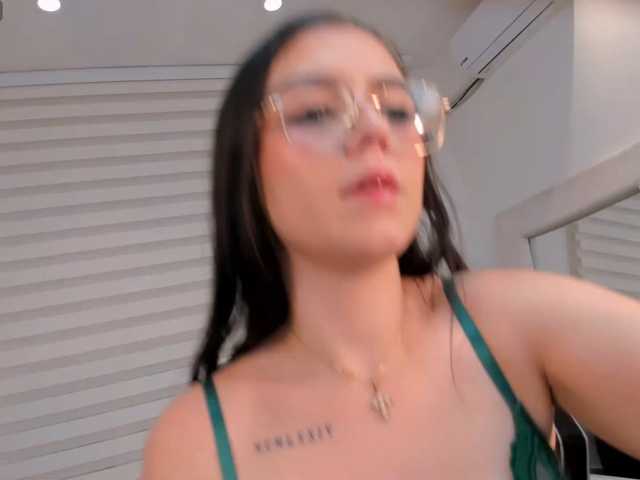 AmelieBlake1 live cam on BongaCams