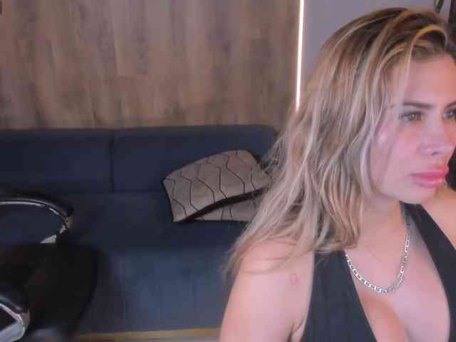 ChloeBunny webcam