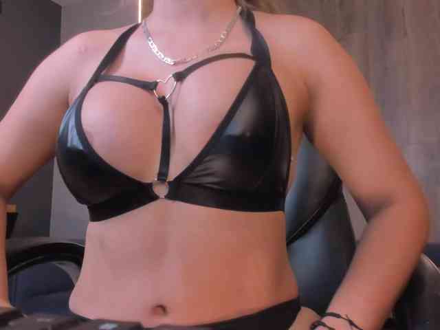 ChloeBunny webcam