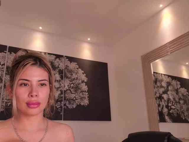 ChloeBunny webcam