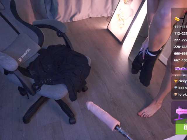 IloveSexMoneyX live cam on BongaCams