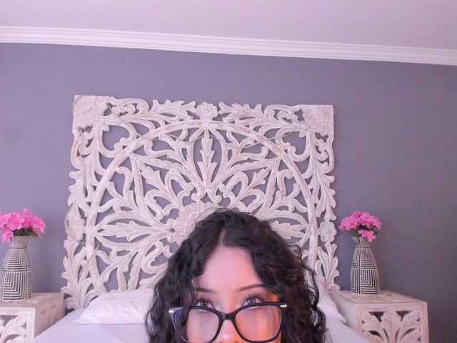 YoungSerena live cam on BongaCams