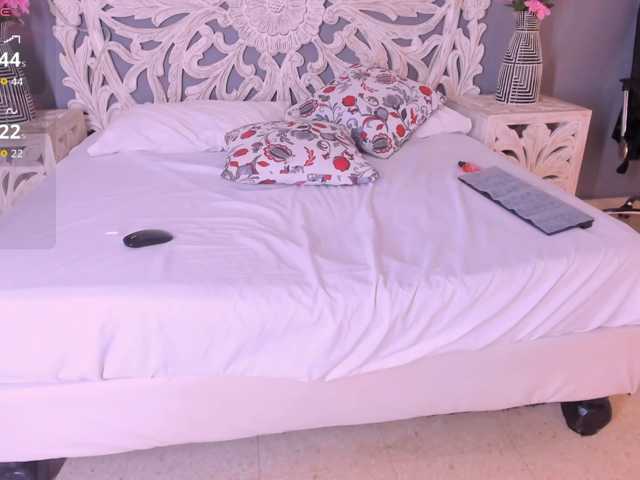 YoungSerena live cam on BongaCams