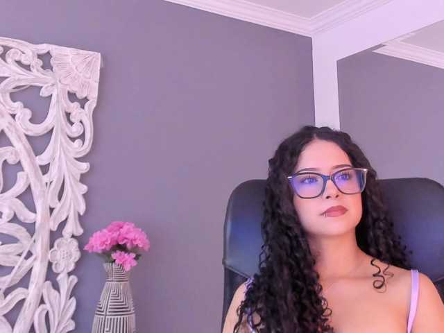 YoungSerena live cam on BongaCams
