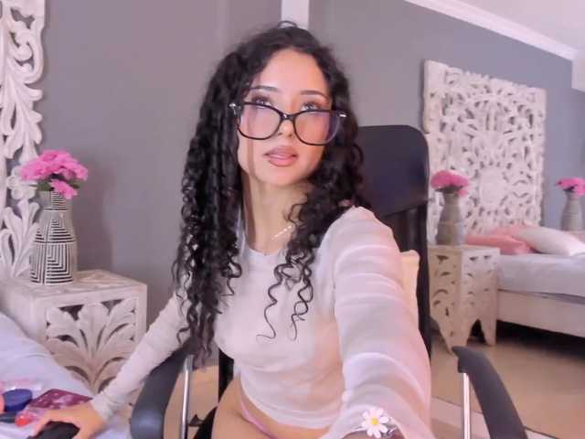 YoungSerena live cam on BongaCams