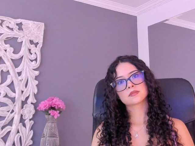 YoungSerena live cam preview