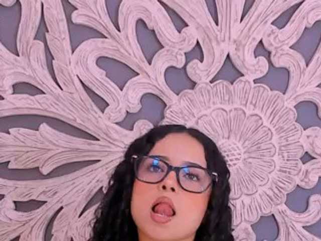 YoungSerena live cam on BongaCams