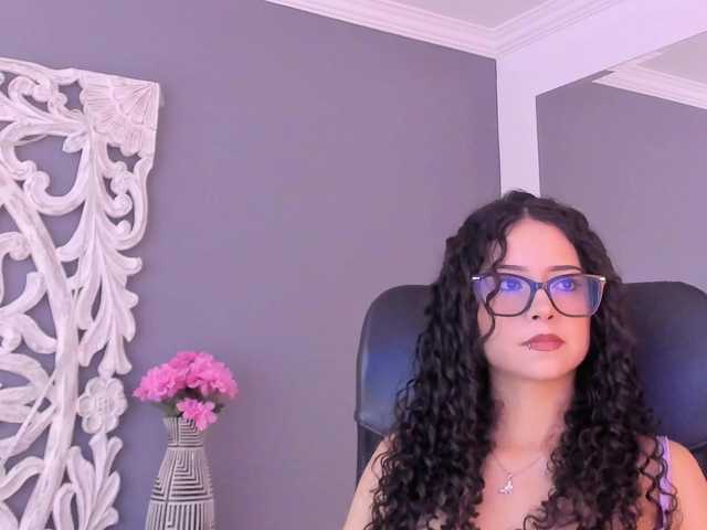 YoungSerena live cam on BongaCams