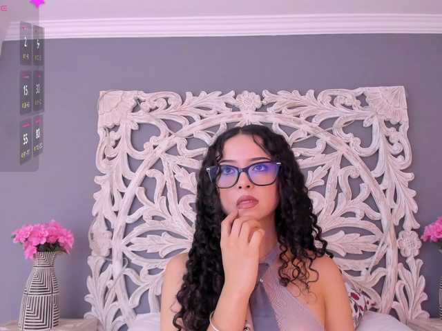 YoungSerena live cam on BongaCams
