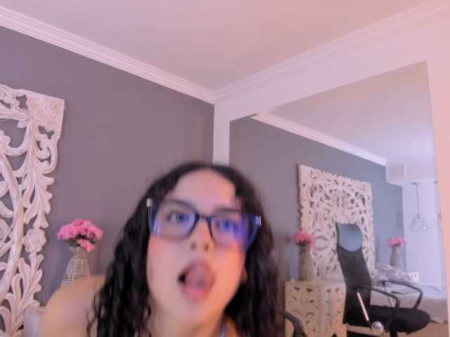 YoungSerena live cam on BongaCams