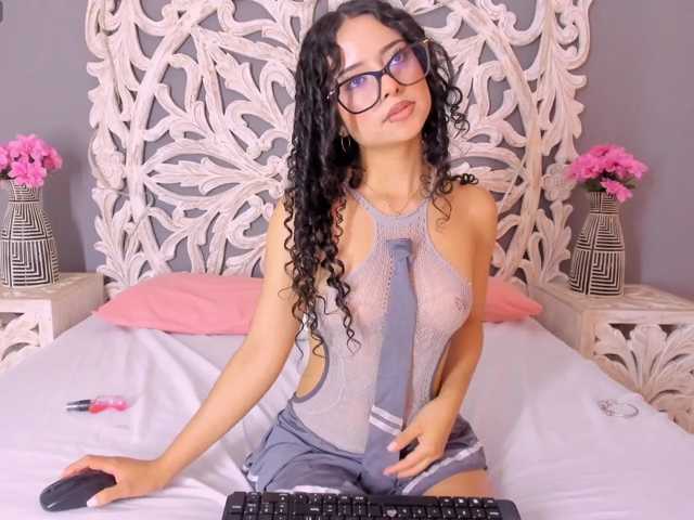 YoungSerena live cam on BongaCams